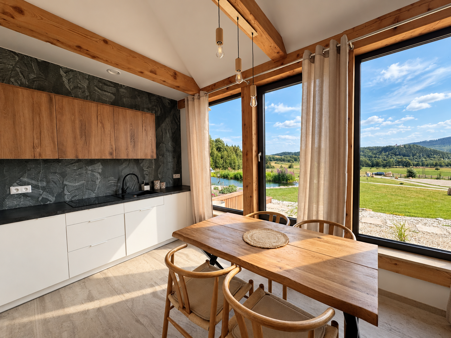 Apartament VIP Świerkowy - kuchnia i jadalnia z panoramicznym widokiem na góry